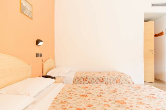 Imagen de la habitación del Hotel Saint Tropez, Pineto. Foto 24