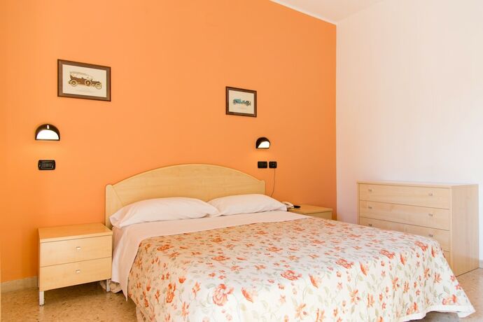 Imagen de la habitación del Hotel Saint Tropez, Pineto. Foto 30