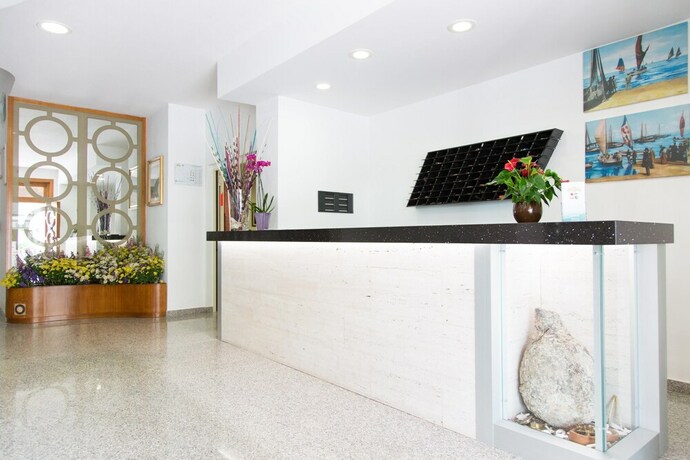 Imagen de los interiores del Hotel Saint Tropez, Pineto. Foto 32