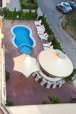Imagen de la piscina del Hotel Saint Valentine. Foto 19