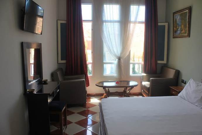 Imagen de la habitación del Hotel Saint-Antoine. Foto 14
