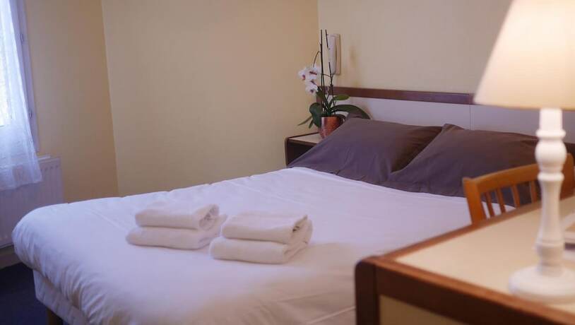Imagen general del Hotel Saint-Louis, La Suze-sur-Sarthe. Foto 3