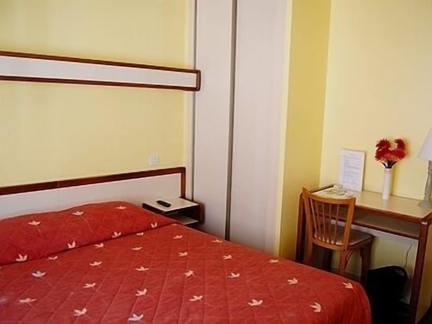 Imagen general del Hotel Saint-Louis, La Suze-sur-Sarthe. Foto 5