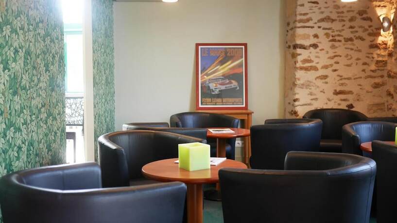 Imagen general del Hotel Saint-Louis, La Suze-sur-Sarthe. Foto 6