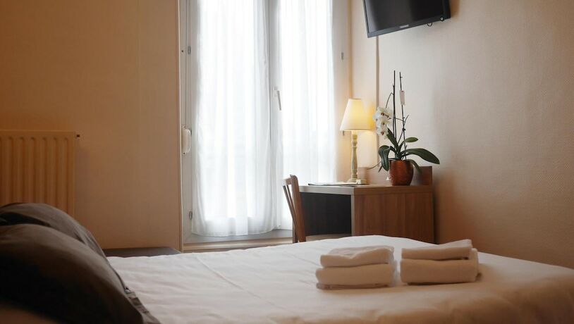Imagen general del Hotel Saint-Louis, La Suze-sur-Sarthe. Foto 11