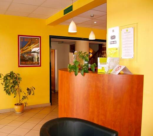Imagen general del Hotel Saint-Louis, La Suze-sur-Sarthe. Foto 12