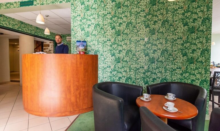 Imagen general del Hotel Saint-Louis, La Suze-sur-Sarthe. Foto 13