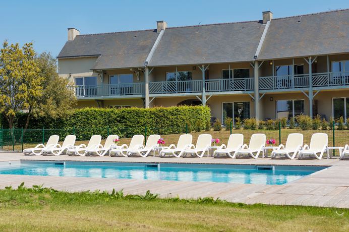 Imagen de la piscina del Hotel Saint-Malo Golf Resort. Foto 18