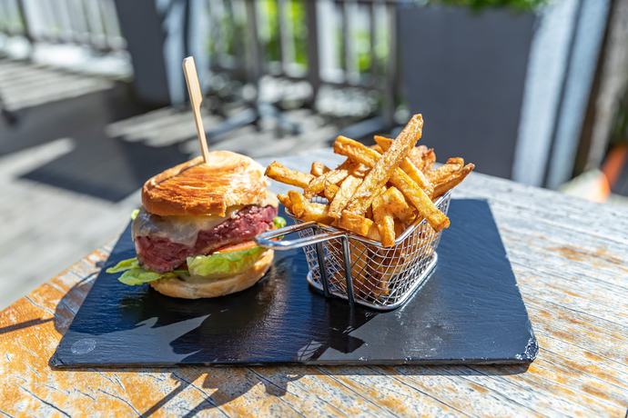 Imagen del bar/restaurante del Hotel Saint-Malo Golf Resort. Foto 4