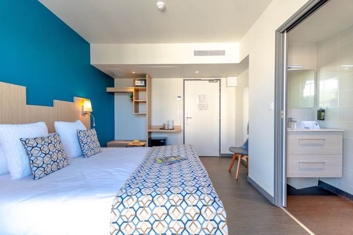 Imagen de la habitación del Hotel Saint-Raphael Le Dramont. Foto 8