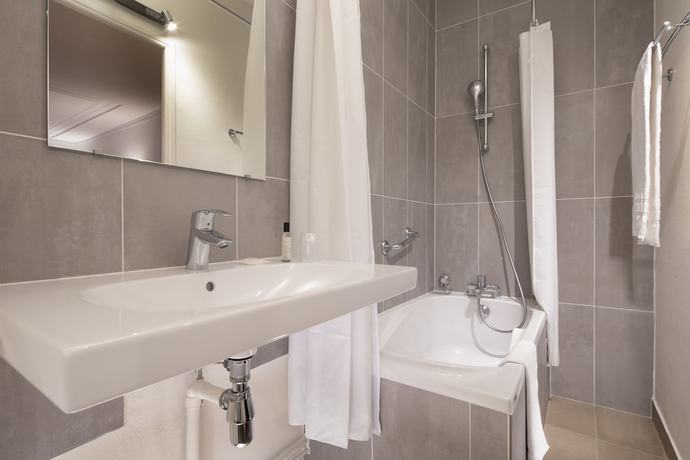 Imagen de la habitación del Hotel Saint-Roch. Foto 13