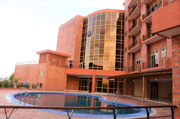 Imagen de la piscina del Hotel Sainte Famille. Foto 19