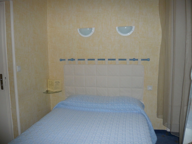 Imagen de la habitación del Hotel Saint-jacques. Foto 7