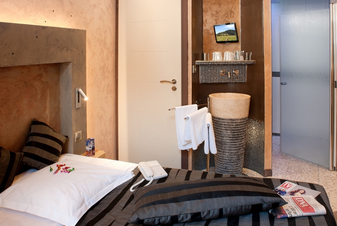 Imagen de la habitación del Hotel Saint-martin. Foto 16