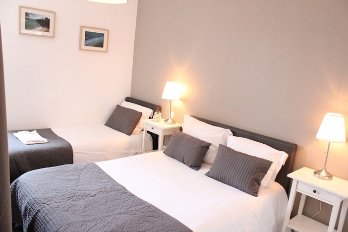 Imagen de la habitación del Hotel Saint-michel. Foto 3