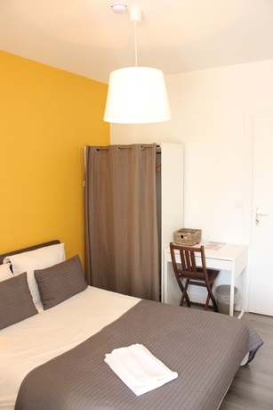 Imagen de la habitación del Hotel Saint-michel. Foto 10