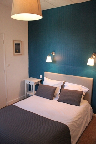 Imagen de la habitación del Hotel Saint-michel. Foto 12