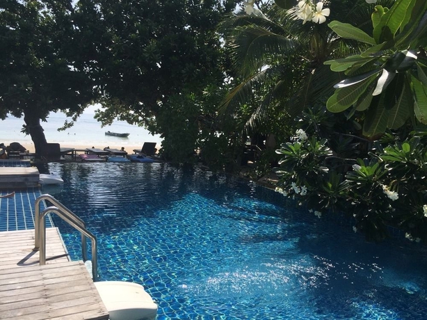 Imagen de la piscina del Hotel Sairee Hut Resort Koh Tao. Foto 13