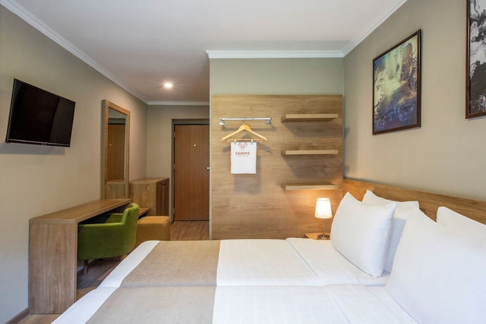 Imagen de la habitación del Hotel Sairme Resort. Foto 9