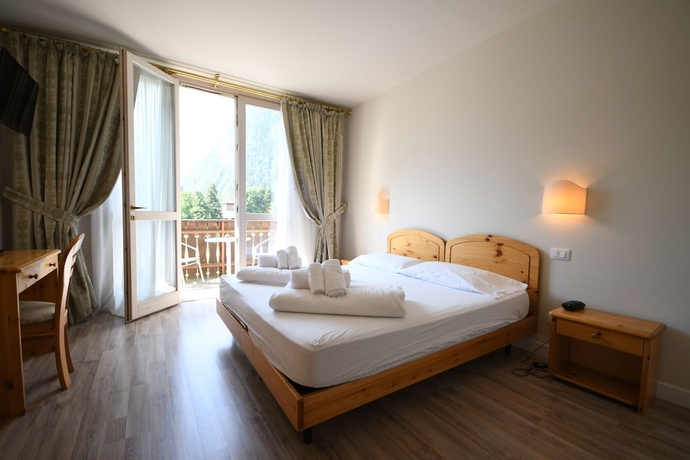 Imagen de la habitación del Hotel Saisera. Foto 8