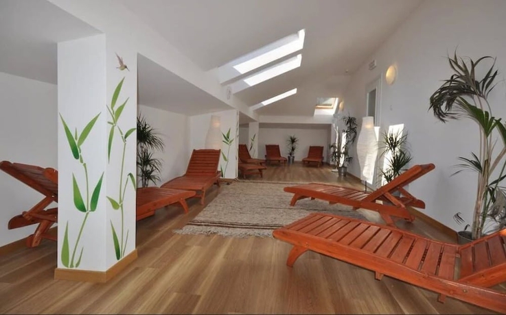 Imagen de la piscina del Hotel Saisera. Foto 16