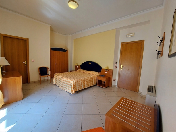 Imagen de la habitación del Hotel Sait. Foto 7