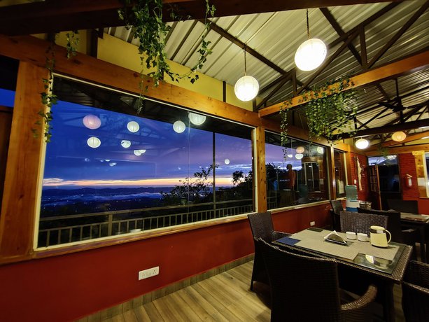 Imagen de la habitación del Hotel Saiva Hill Resort. Foto 19