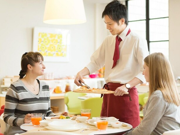 Imagen del bar/restaurante del Hotel Sakaide Plaza. Foto 23