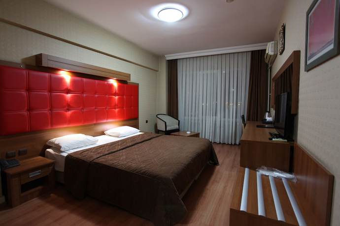 Imagen de la habitación del Hotel Sakarya Grand Hotel. Foto 12
