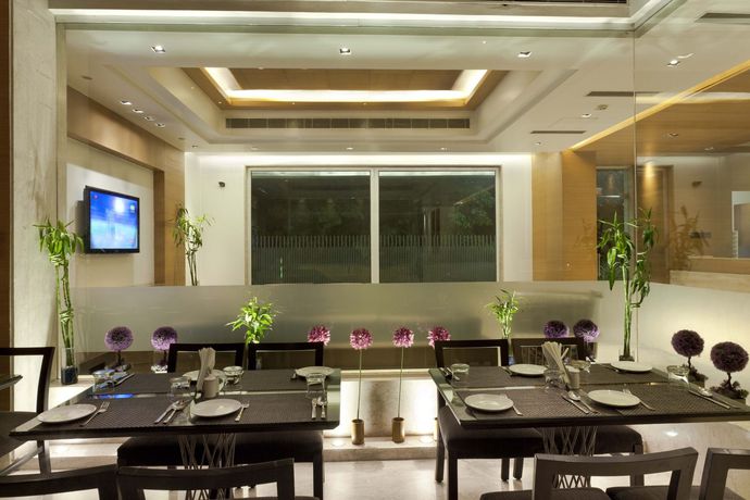 Imagen de los exteriores del Hotel Saket 27. Foto 11