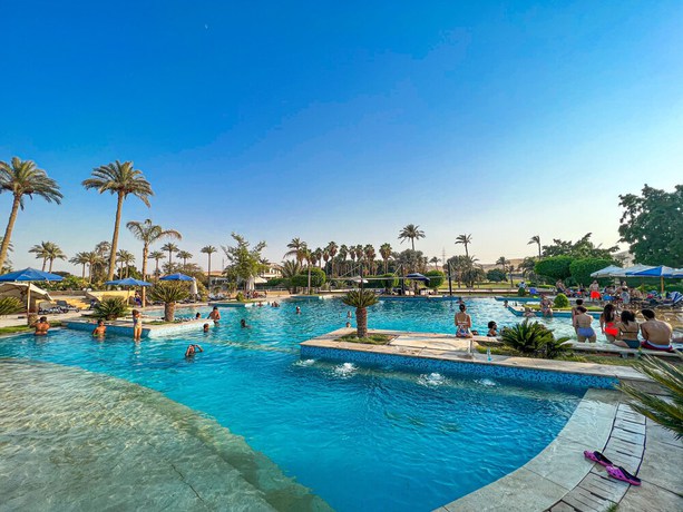 Imagen de la piscina del Hotel Sakkara Country Club. Foto 7