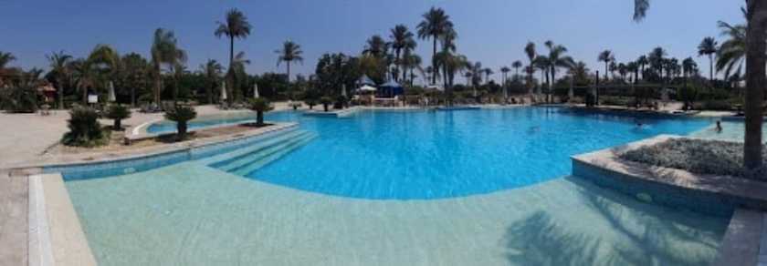 Imagen de la piscina del Hotel Sakkara Country Club. Foto 8