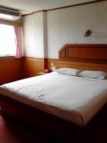 Imagen de la habitación del Hotel Sakol Grand Palace. Foto 7