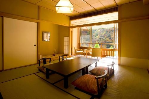 Imagen de la habitación del Hotel Sakunami Onsen Yuzukushi Salon Ichinobo. Foto 9