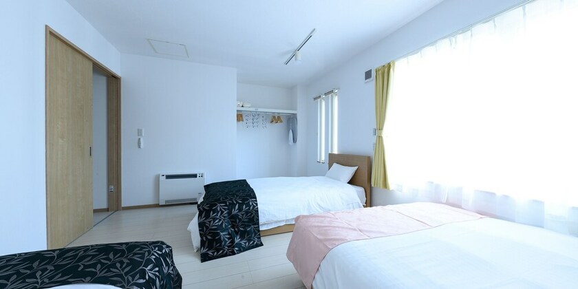 Imagen de la habitación del Hotel Sakura 93. Foto 27