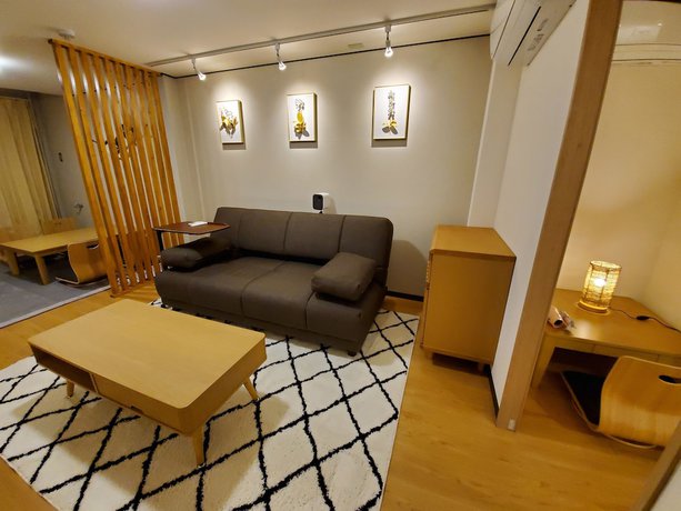 Imagen de la habitación del Hotel Sakuranomiya. Foto 6