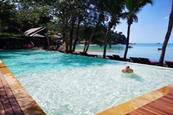 Imagen de la piscina del Hotel Salad Hut Resort. Foto 8