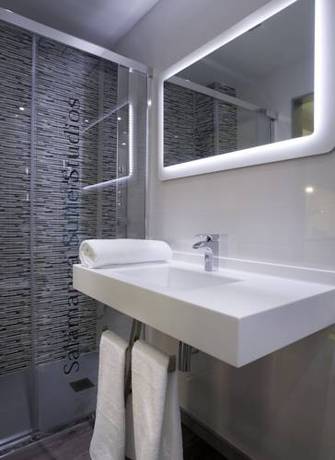 Imagen de la habitación del Hotel Salamanca Suite Studios. Foto 14