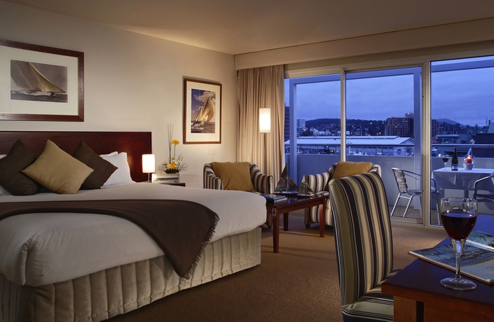 Imagen de la habitación del Hotel Salamanca Suites. Foto 6