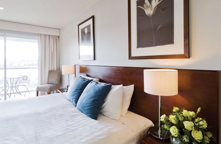 Imagen de la habitación del Hotel Salamanca Suites. Foto 7