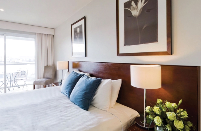 Imagen de la habitación del Hotel Salamanca Suites. Foto 9