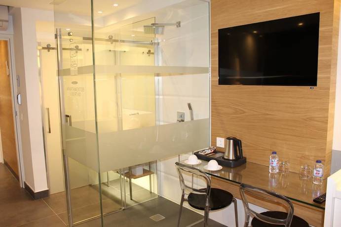 Imagen de la habitación del Hotel Salamanca Suites Libertad. Foto 4