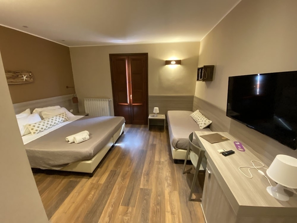 Imagen de la habitación del Hotel Salamureci. Foto 6