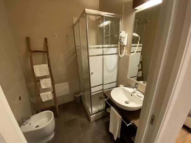 Imagen de la habitación del Hotel Salamureci. Foto 7