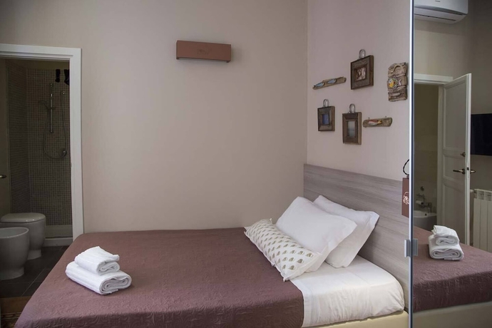 Imagen de la habitación del Hotel Salamureci. Foto 8