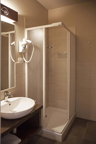 Imagen de la habitación del Hotel Salamureci. Foto 9