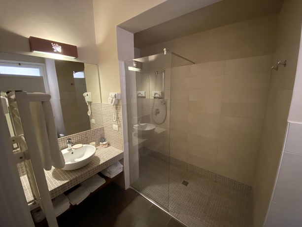 Imagen de la habitación del Hotel Salamureci. Foto 11