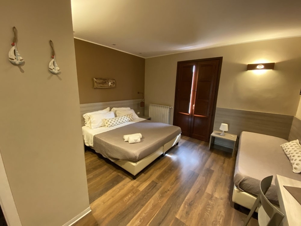Imagen de la habitación del Hotel Salamureci. Foto 13