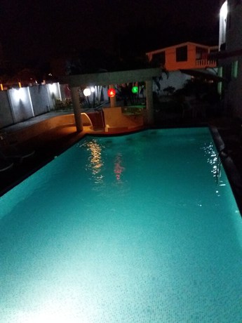 Imagen de la piscina del Hotel Salduba. Foto 11