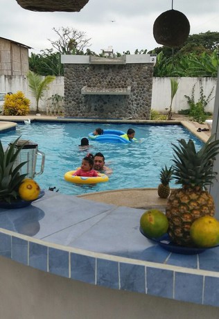 Imagen de la piscina del Hotel Salduba. Foto 13